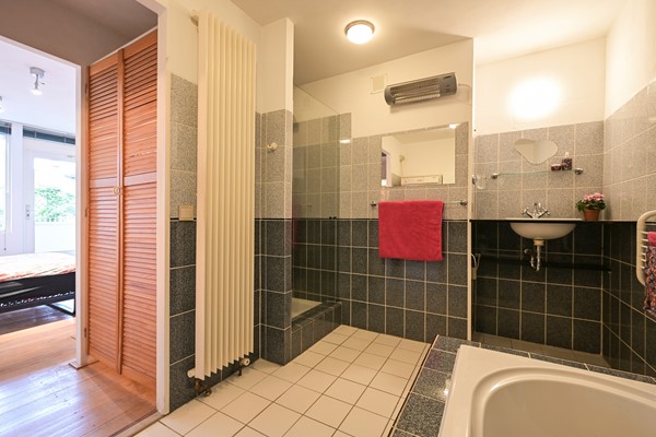 Medium property photo - Noordwal 45, 2513 EB Den Haag